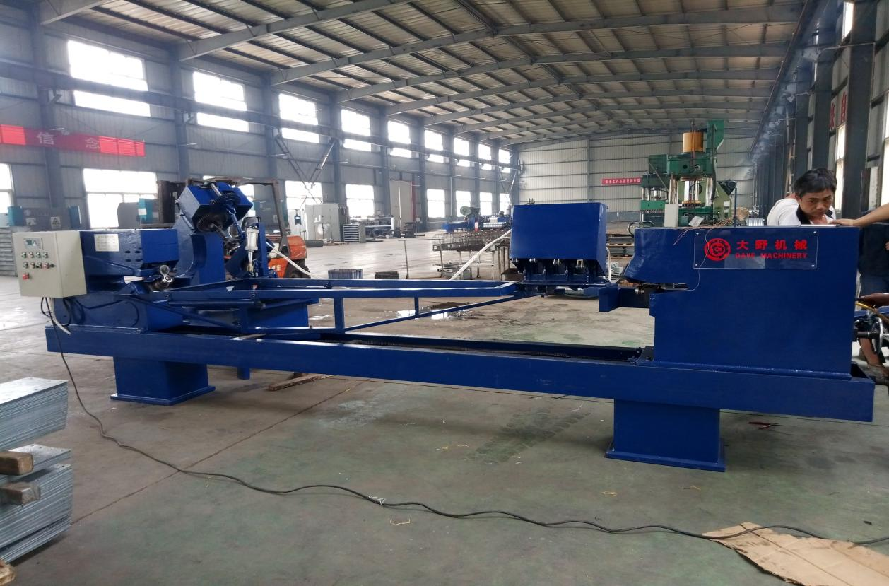 新鄉(xiāng)市大野機(jī)械制造有限公司對(duì)料塔扇形彎邊機(jī)的開(kāi)發(fā)研制，升級(jí)換代的變化。